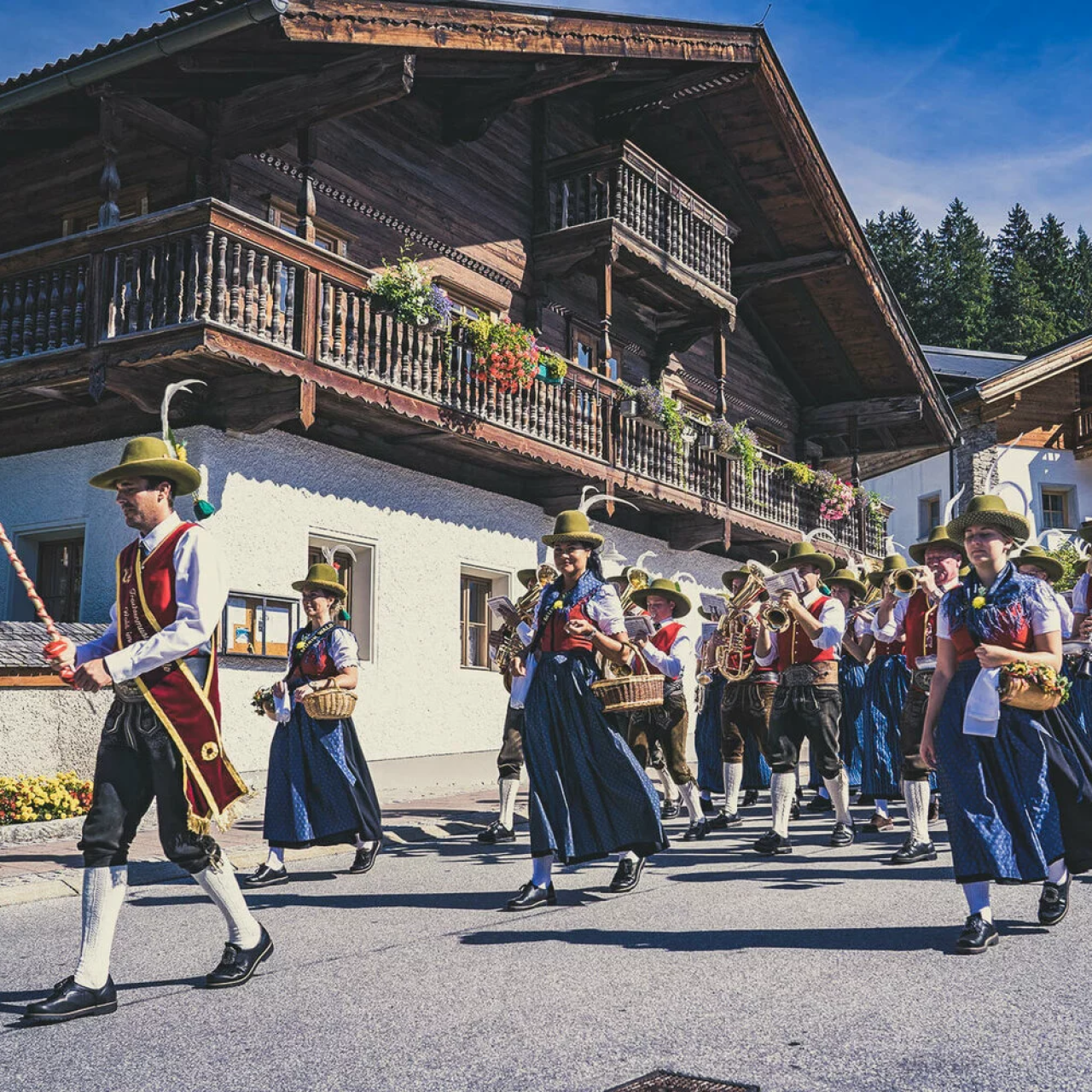 Die Trachtenmusikkapelle eröffnet das Bauernherbstfest